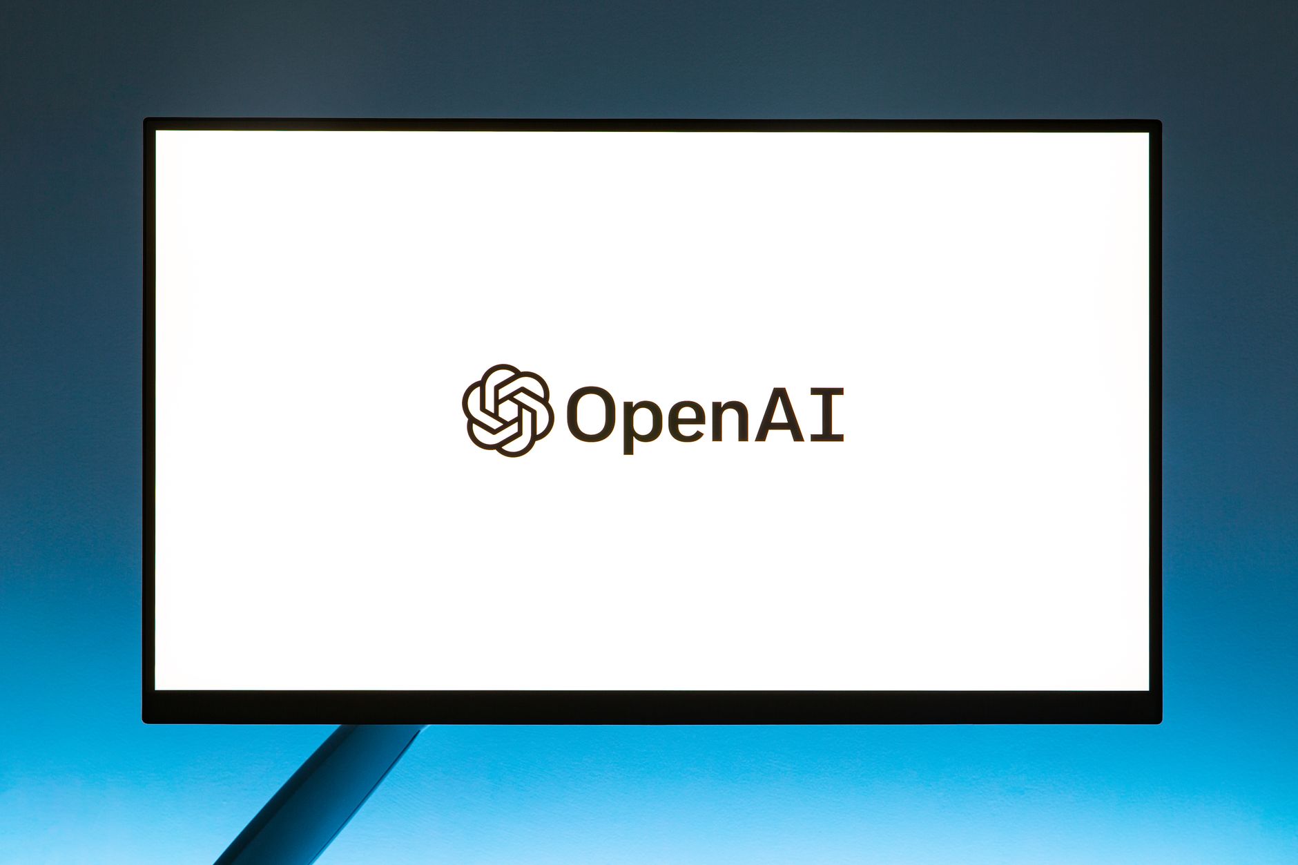 Zmiany w licencjonowaniu API OpenAI: nowe stawki, limity i konsekwencje dla startupów