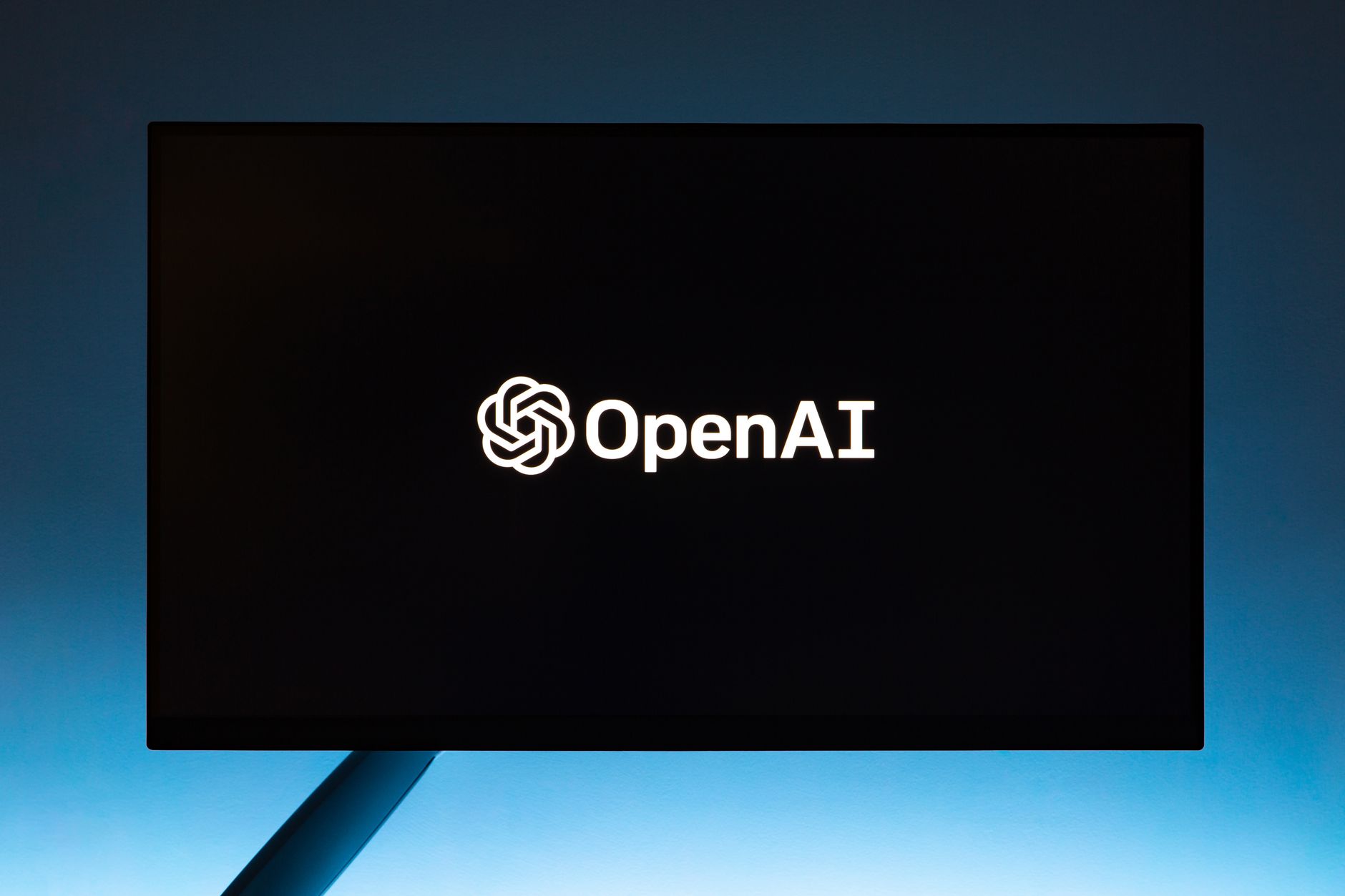 Zmiany w licencjonowaniu API OpenAI: nowe stawki, limity i konsekwencje dla startupów