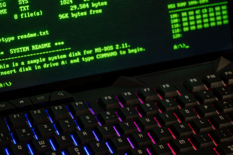 Historia szyfrowania danych: od Enigmy do kryptografii stosowanej w chmurze